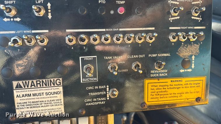 image for item DW6707 2004 Chevrolet C7500 oil distributor truck