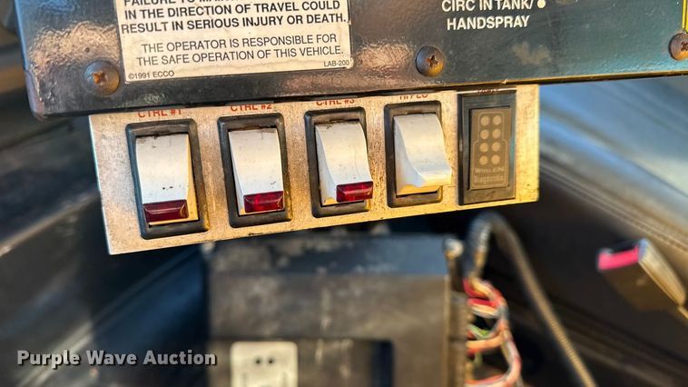 image for item DW6707 2004 Chevrolet C7500 oil distributor truck