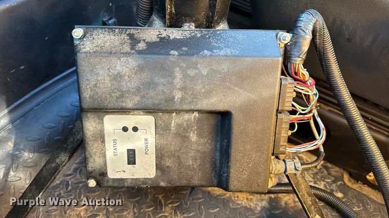 image for item DW6707 2004 Chevrolet C7500 oil distributor truck