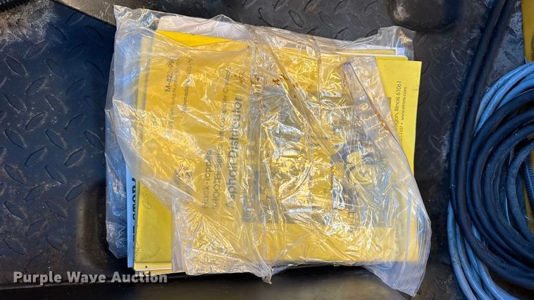 image for item DW6707 2004 Chevrolet C7500 oil distributor truck