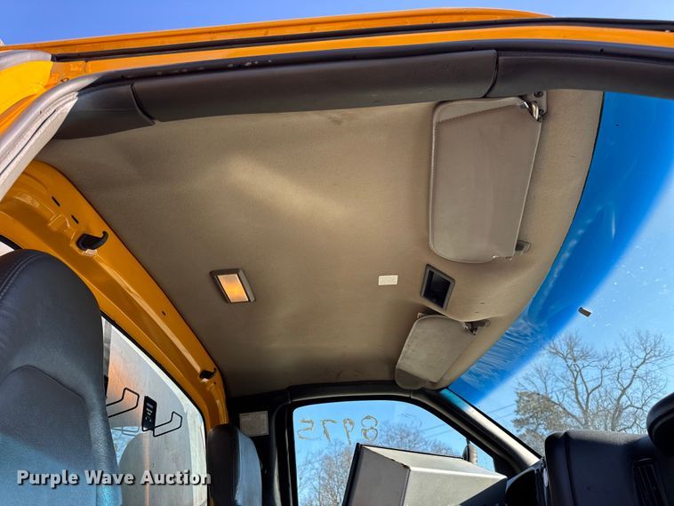 image for item DW6707 2004 Chevrolet C7500 oil distributor truck