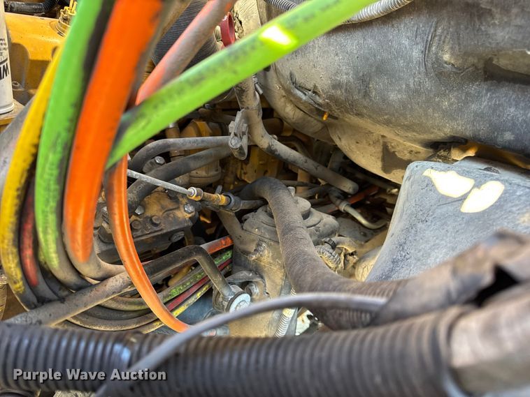 image for item DW6707 2004 Chevrolet C7500 oil distributor truck