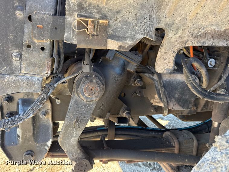 image for item DW6707 2004 Chevrolet C7500 oil distributor truck