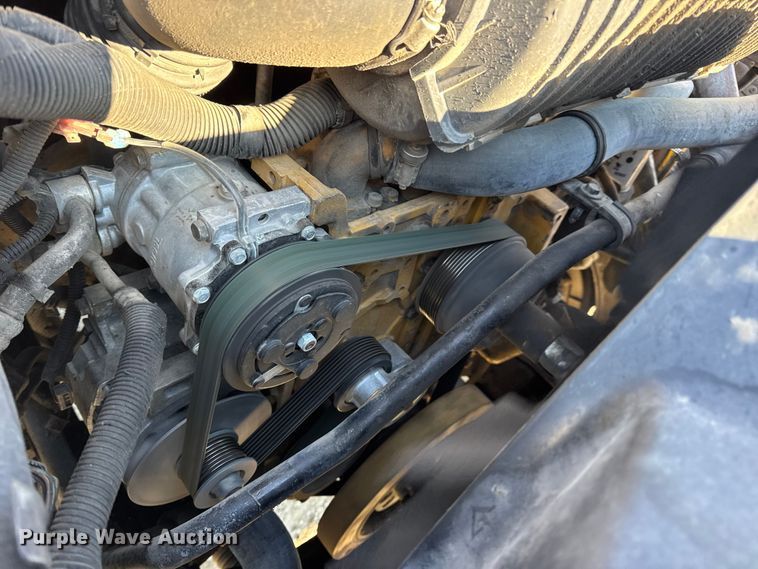 image for item DW6707 2004 Chevrolet C7500 oil distributor truck