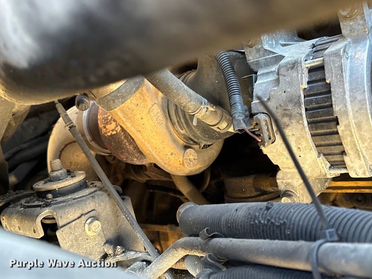 image for item DW6707 2004 Chevrolet C7500 oil distributor truck