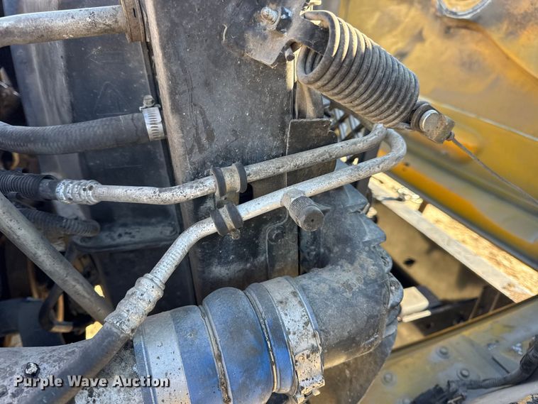 image for item DW6707 2004 Chevrolet C7500 oil distributor truck