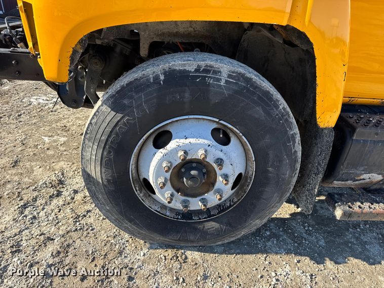 image for item DW6707 2004 Chevrolet C7500 oil distributor truck