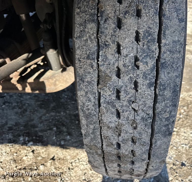 image for item DW6707 2004 Chevrolet C7500 oil distributor truck