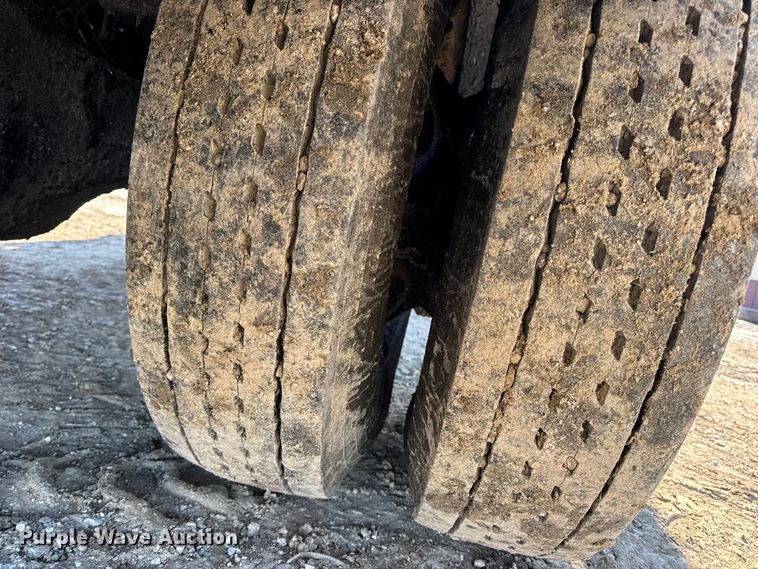 image for item DW6707 2004 Chevrolet C7500 oil distributor truck