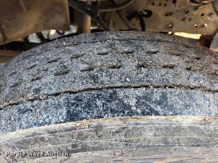 image for item DW6707 2004 Chevrolet C7500 oil distributor truck