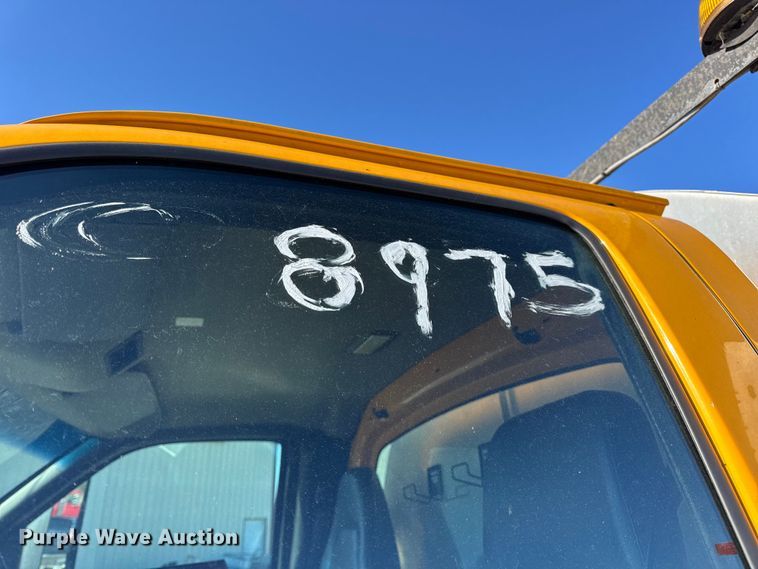 image for item DW6707 2004 Chevrolet C7500 oil distributor truck