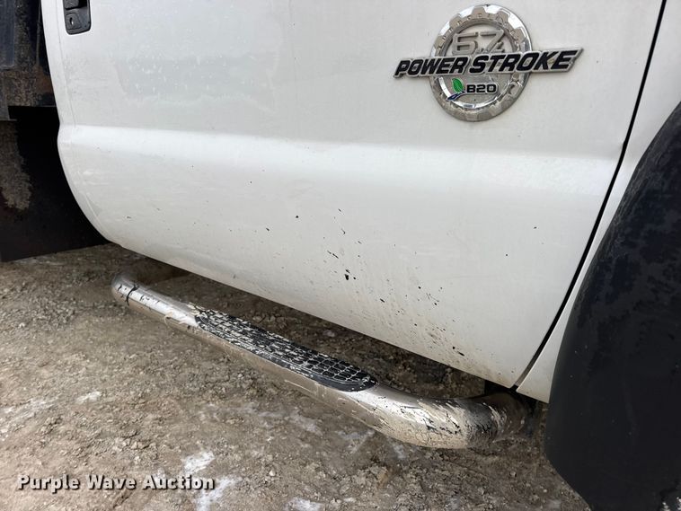 image for item DW6711 2013 Ford F450 Super Duty XL flatbed truck