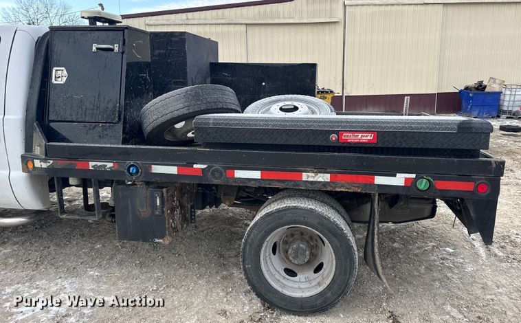 image for item DW6711 2013 Ford F450 Super Duty XL flatbed truck