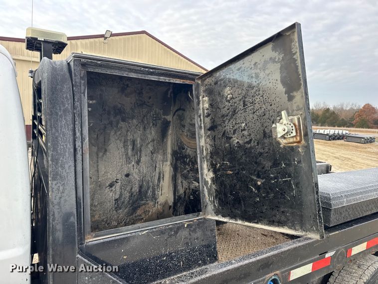 image for item DW6711 2013 Ford F450 Super Duty XL flatbed truck