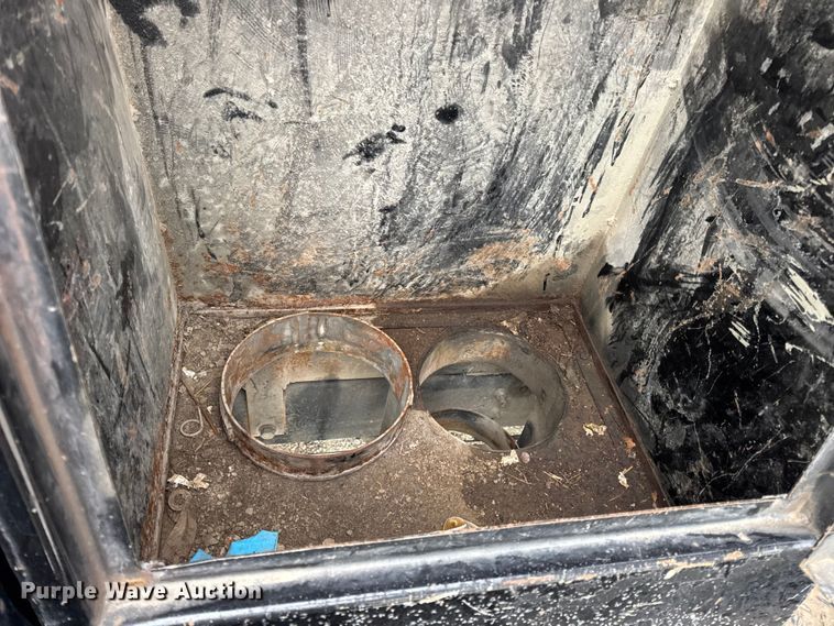 image for item DW6711 2013 Ford F450 Super Duty XL flatbed truck