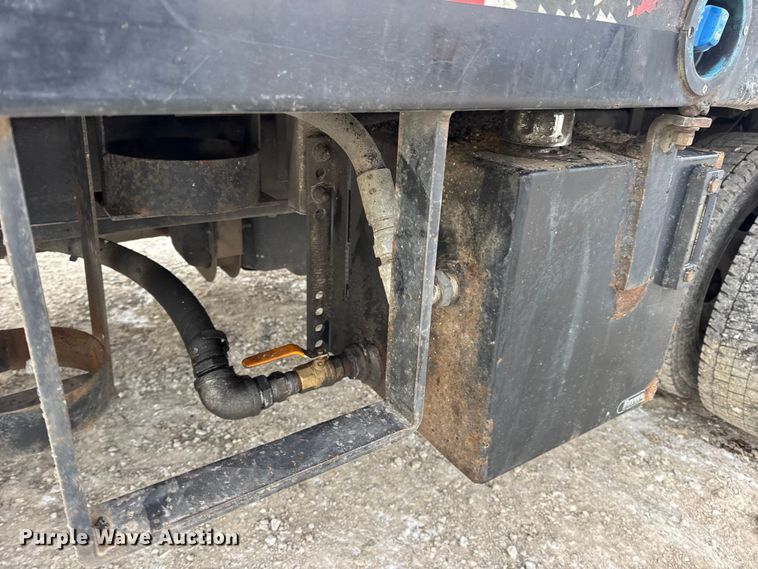 image for item DW6711 2013 Ford F450 Super Duty XL flatbed truck