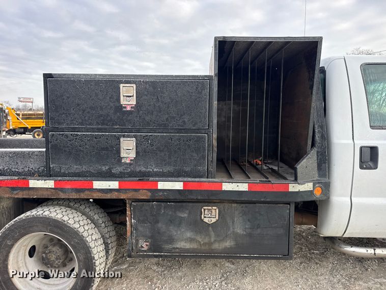 image for item DW6711 2013 Ford F450 Super Duty XL flatbed truck