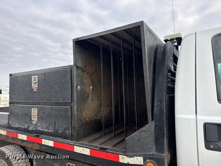 image for item DW6711 2013 Ford F450 Super Duty XL flatbed truck
