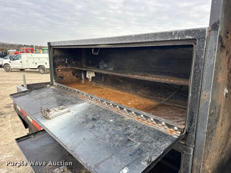 image for item DW6711 2013 Ford F450 Super Duty XL flatbed truck