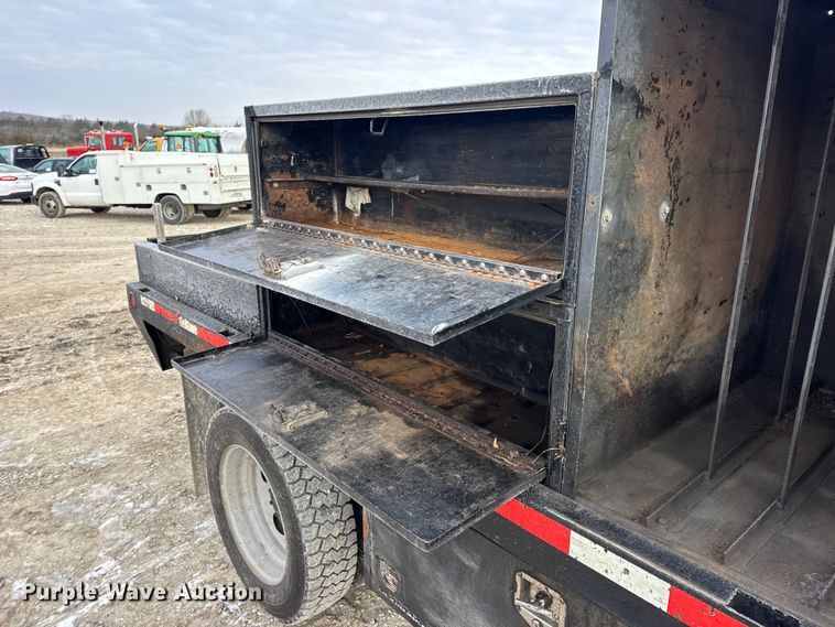 image for item DW6711 2013 Ford F450 Super Duty XL flatbed truck