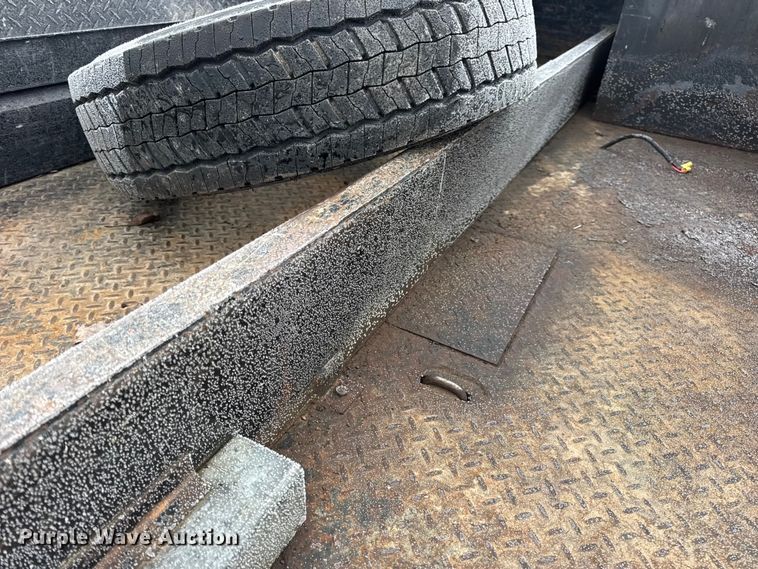 image for item DW6711 2013 Ford F450 Super Duty XL flatbed truck