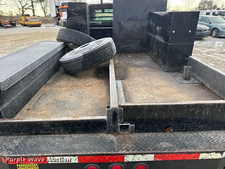 image for item DW6711 2013 Ford F450 Super Duty XL flatbed truck