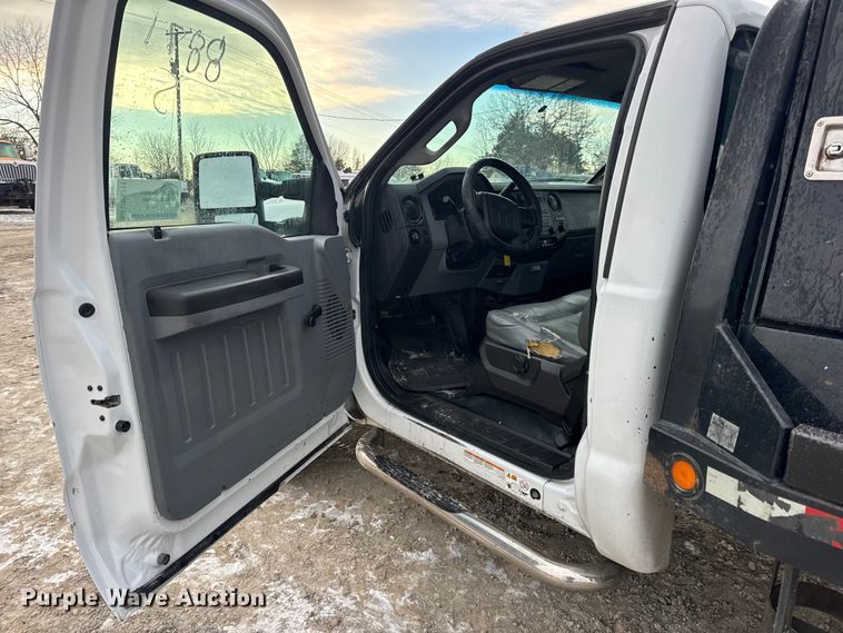 image for item DW6711 2013 Ford F450 Super Duty XL flatbed truck