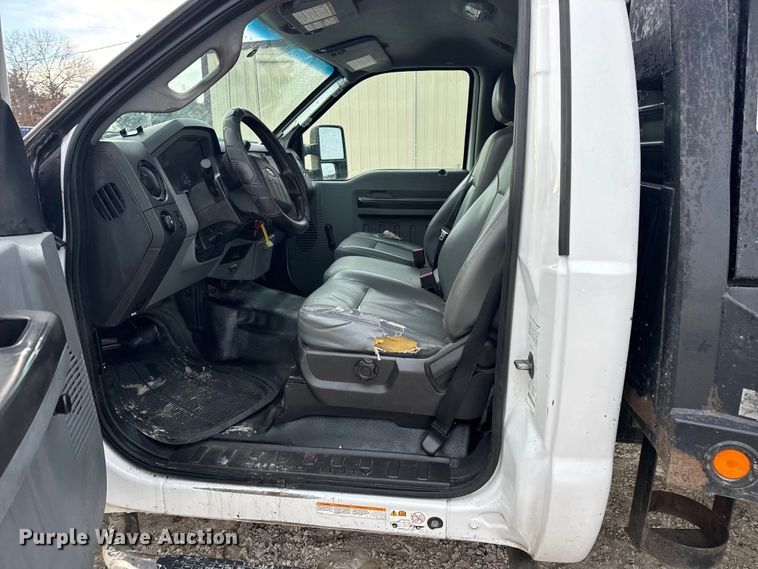 image for item DW6711 2013 Ford F450 Super Duty XL flatbed truck