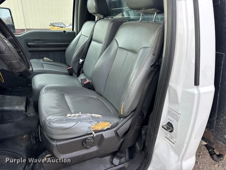 image for item DW6711 2013 Ford F450 Super Duty XL flatbed truck