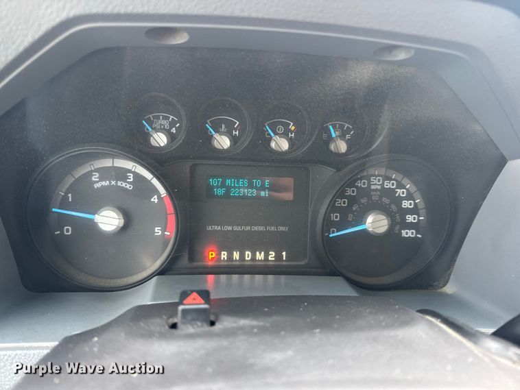 image for item DW6711 2013 Ford F450 Super Duty XL flatbed truck