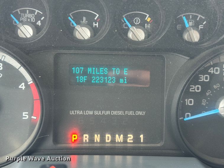 image for item DW6711 2013 Ford F450 Super Duty XL flatbed truck