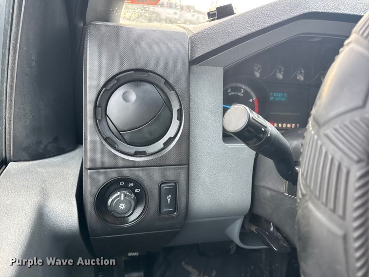 image for item DW6711 2013 Ford F450 Super Duty XL flatbed truck