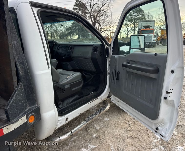 image for item DW6711 2013 Ford F450 Super Duty XL flatbed truck