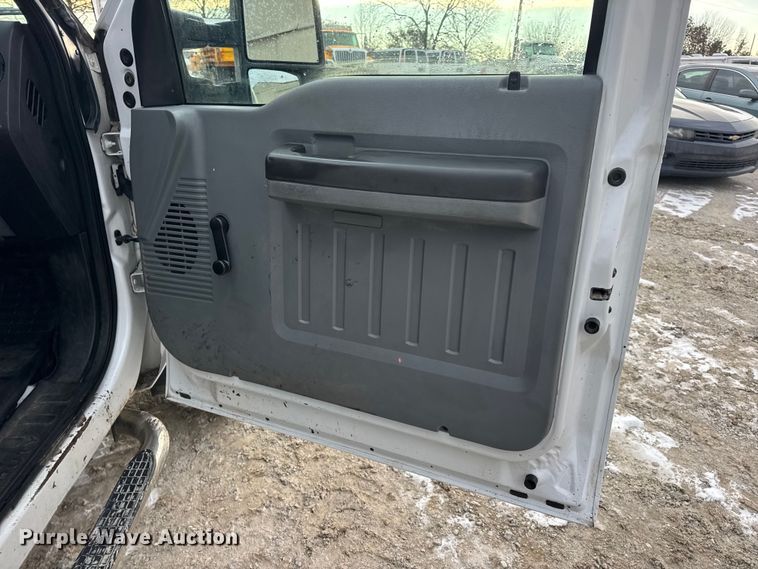 image for item DW6711 2013 Ford F450 Super Duty XL flatbed truck