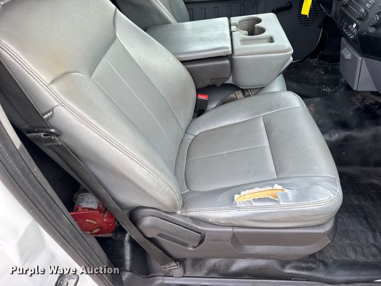 image for item DW6711 2013 Ford F450 Super Duty XL flatbed truck