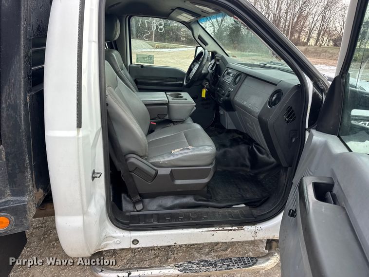 image for item DW6711 2013 Ford F450 Super Duty XL flatbed truck