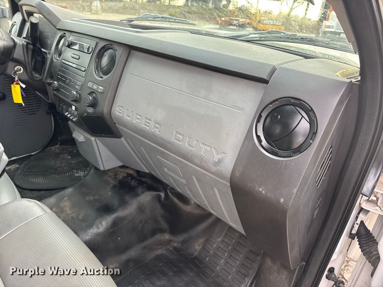 image for item DW6711 2013 Ford F450 Super Duty XL flatbed truck