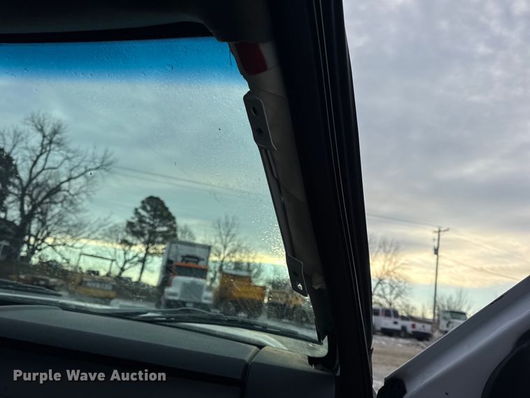 image for item DW6711 2013 Ford F450 Super Duty XL flatbed truck