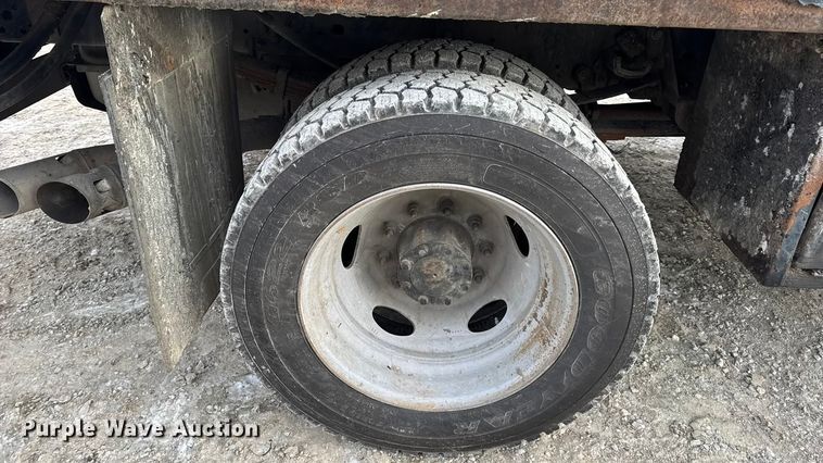 image for item DW6711 2013 Ford F450 Super Duty XL flatbed truck