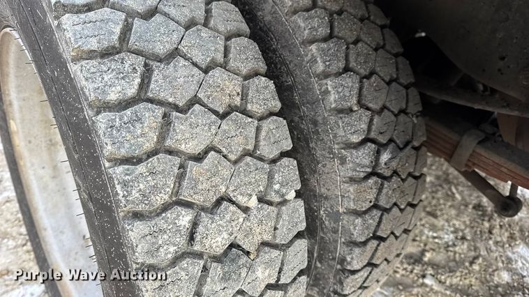 image for item DW6711 2013 Ford F450 Super Duty XL flatbed truck