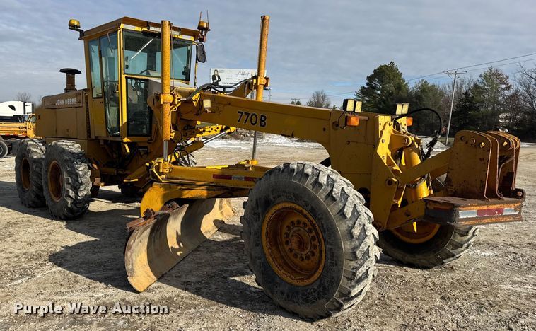 image for item DW6713 1992 John Deere 770B motor grader