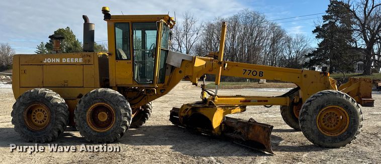 image for item DW6713 1992 John Deere 770B motor grader