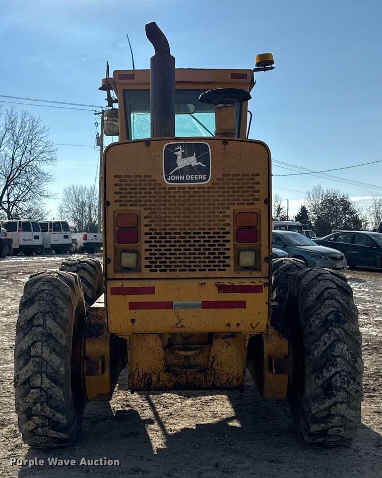 image for item DW6713 1992 John Deere 770B motor grader