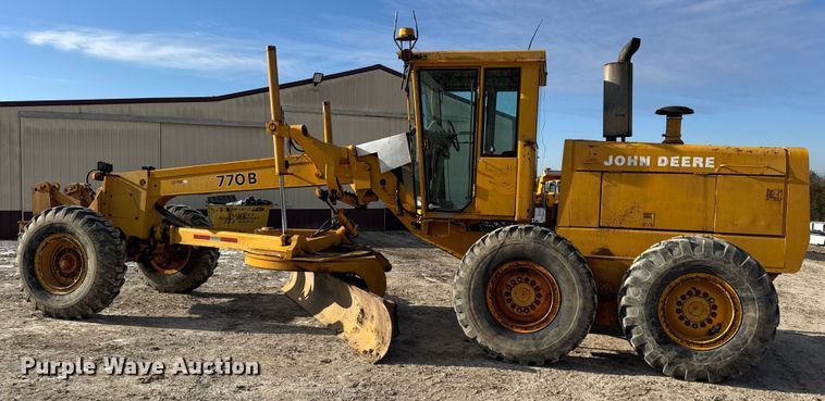 image for item DW6713 1992 John Deere 770B motor grader