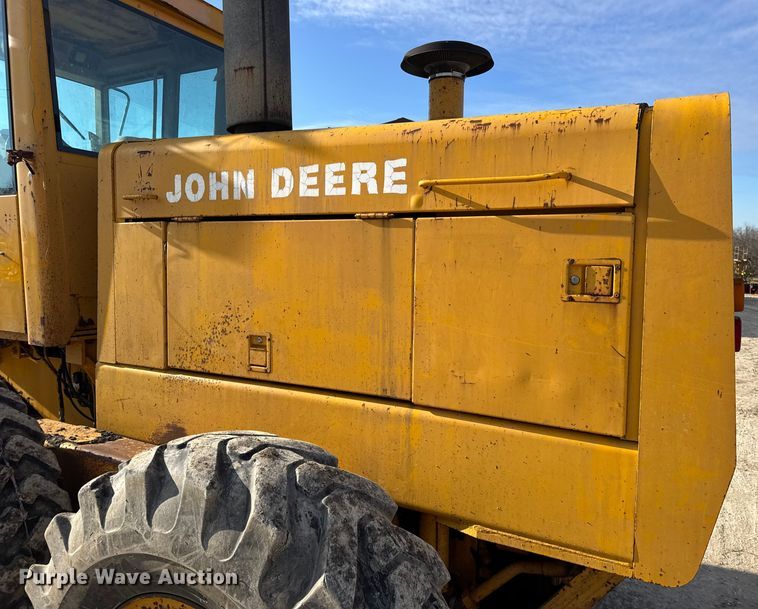 image for item DW6713 1992 John Deere 770B motor grader