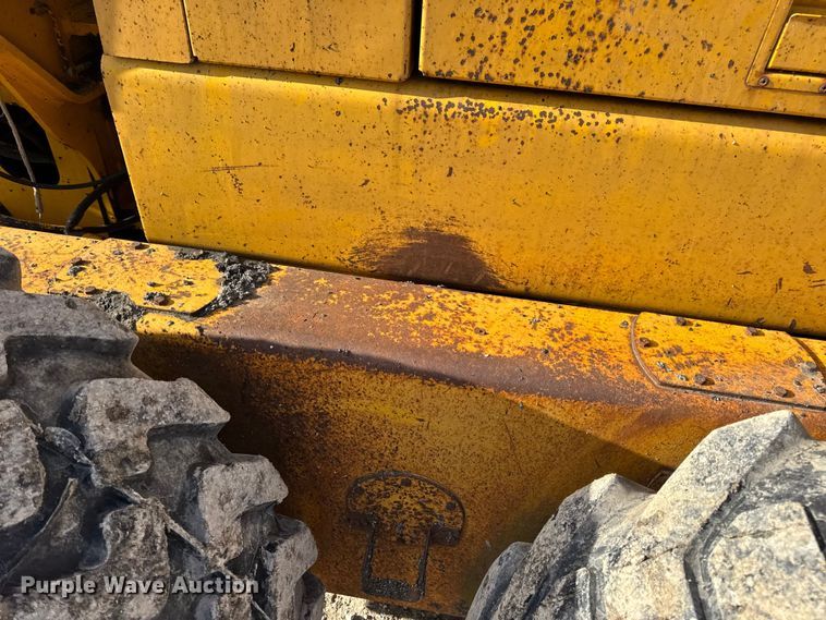 image for item DW6713 1992 John Deere 770B motor grader