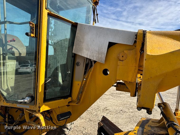 image for item DW6713 1992 John Deere 770B motor grader