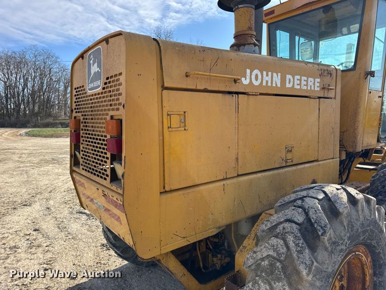 image for item DW6713 1992 John Deere 770B motor grader
