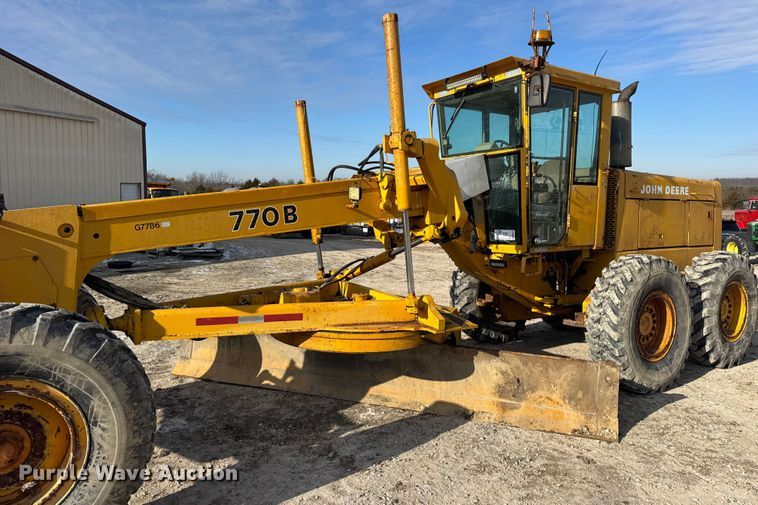 image for item DW6713 1992 John Deere 770B motor grader