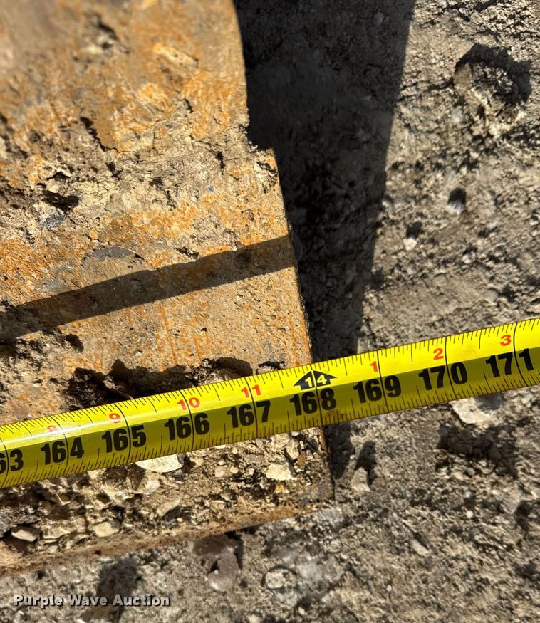 image for item DW6713 1992 John Deere 770B motor grader